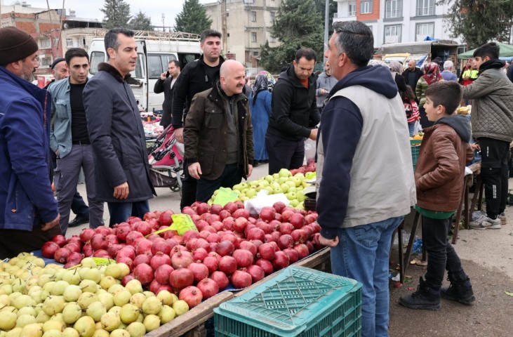 Vali Varol ve Müdür Dağdeviren Semt Pazarında