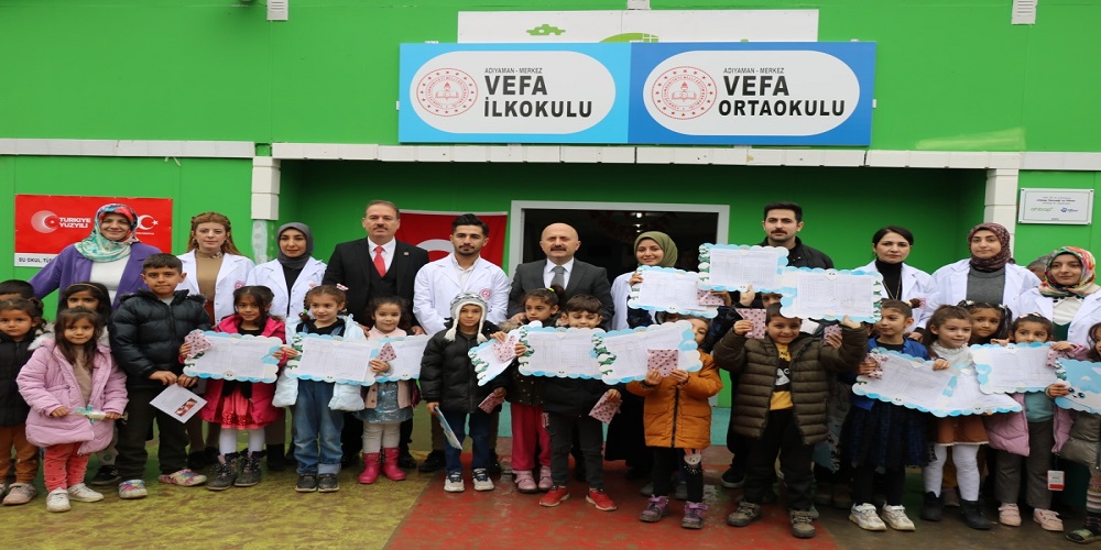 Öğrencilerin Karne Sevincine Ortak Oldular