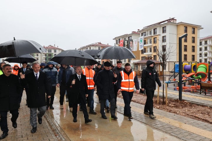 Karaloğlu, Adıyaman'da Çalışmaları İnceledi