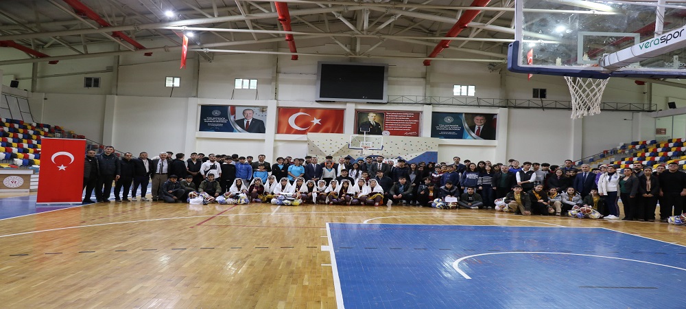 Kore'den 718 Okula Spor Malzemesi Desteği