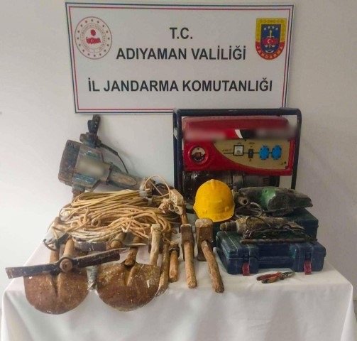 Adıyaman'da Kaçak Kazıya 3 Gözaltı