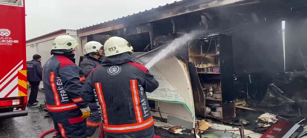 Konteyner Yangını Korkuya Neden Oldu