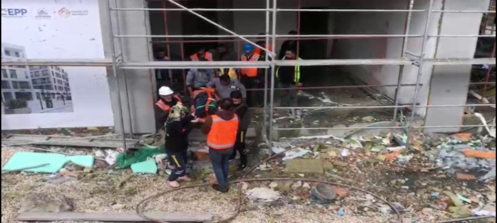 İnşaat İşçisi Merdivenden Düşerek Yaralandı