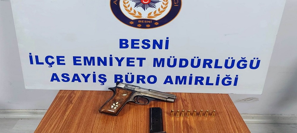 Otomobilde Ruhsatsız Tabancaya 2 Gözaltı