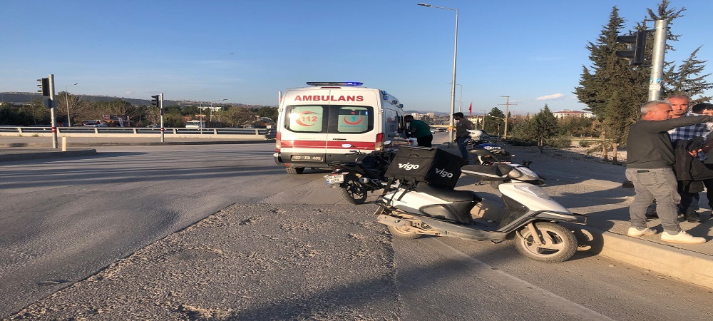 Otomobil Motosikletle Çarpıştı
