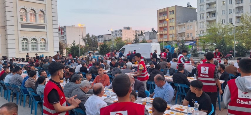 Kızılay'dan Kahta’da 750 Kişilik İftar Yemeği