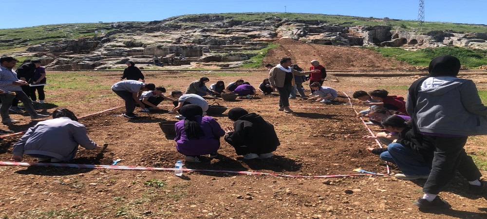 Öğrencilerden Tarihi Alanda Tarihi Kazı