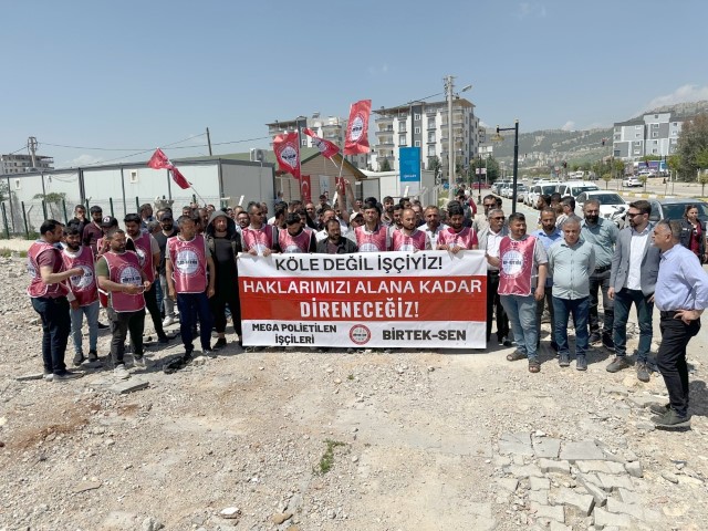 Besni'de Tekstil İşçileri Greve Başladı