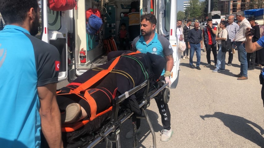 Karşıya Geçmeye Çalışırken Motosiklet Çarptı
