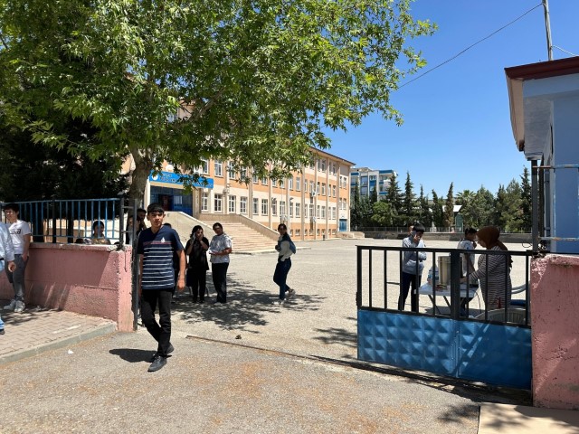 Bursluluk Sınavına Giren Öğrenciler Ter Döktü