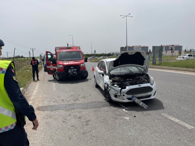 Otomobilin Karıştığı Kazada 5 Kişi Yaralandı