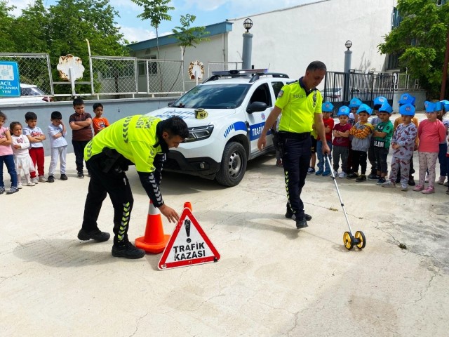 Minik Öğrencilere Trafik Kuralları Öğretildi