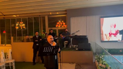 Recep Adil, düğünlerin aranan sesi oluyor